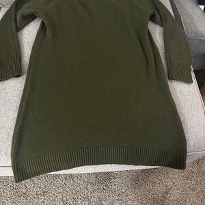 Old Navy Green V-Neck Dress